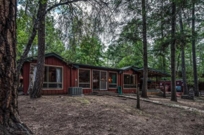 Upper Canyon River Dream: Hot Tub; Modern Coziness